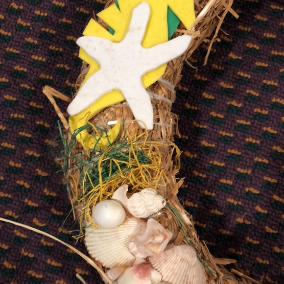Handmade Seashell straw wreath for summertime door decor - Picture 5 of 16
